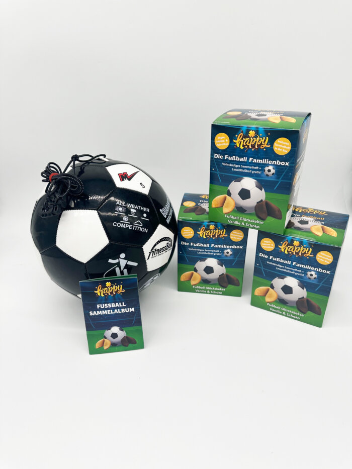 3 fußballboxen mit je 8 schoko vanilleglückskeksen, legendären fußballsprüchen und wissenswertes über fußball